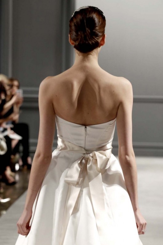 abito da sposa Monique Lhuillier Spring 2014 foto weddingbells.com