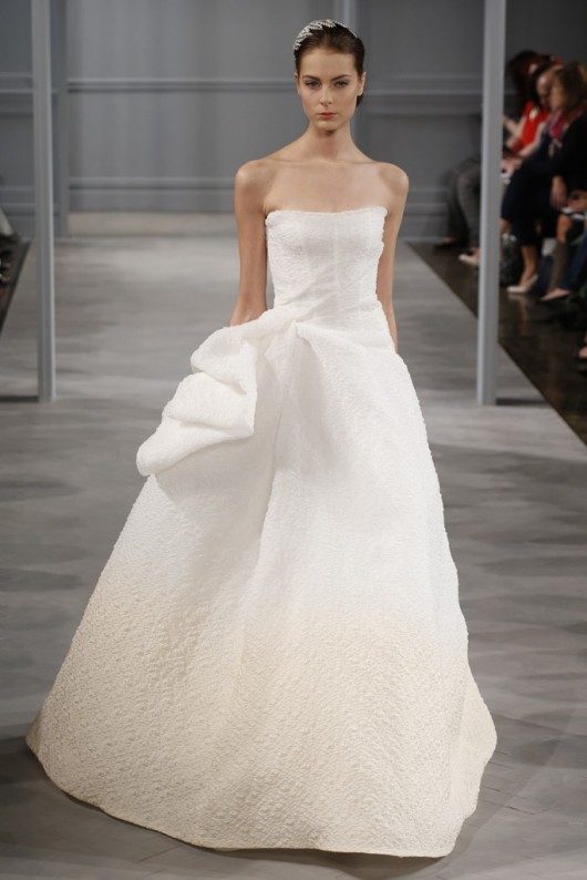 abito da sposa Monique Lhuillier Spring 2014 foto George Chinsee